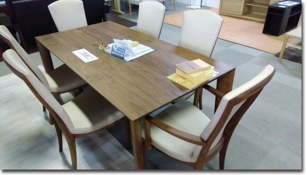 カリモク宇都宮展示場ソファー３